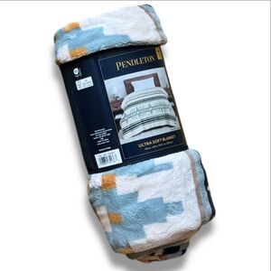 Pendleton Sierra Ridge Soft Blanket in Blue and Black TWIN